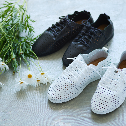 Lace Up Shoes / Punching Leather