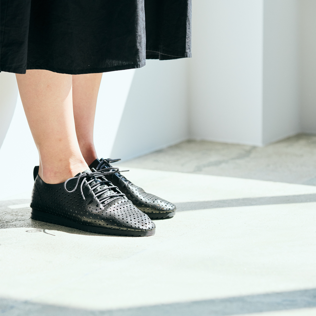 Lace Up Shoes / Punching Leather